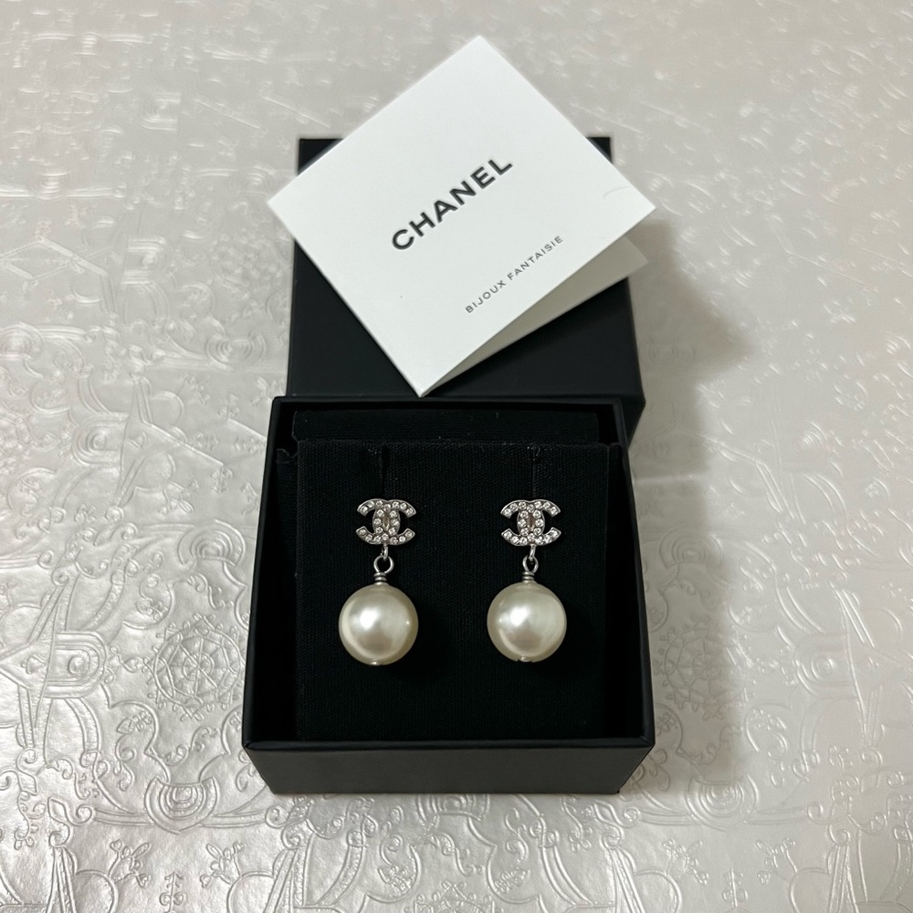 2021 Chanel CC Pearl Drop Earrings